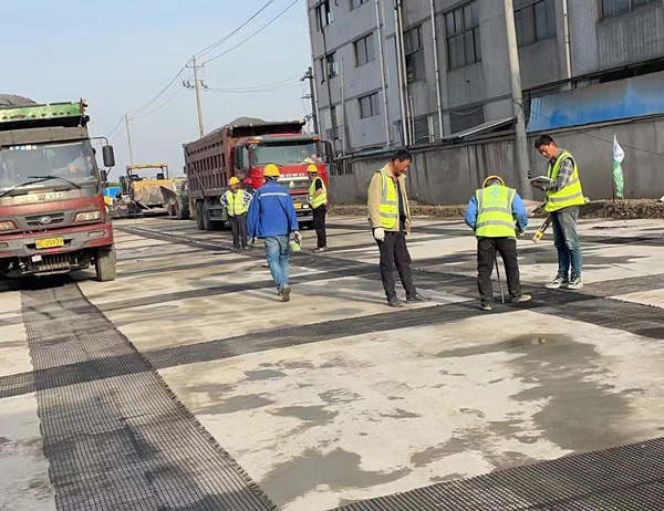 港口镇老材料的新故事:玻璃纤维土工格栅如何在‘白改黑’浪潮中重获新生?